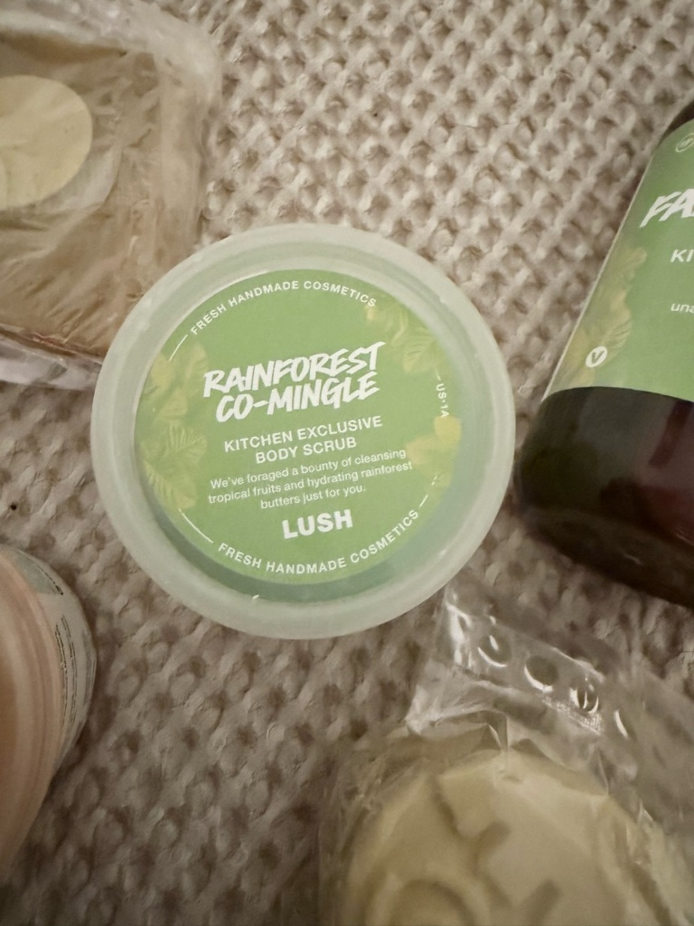 LUSH April 2026 Kitchen Fantabulosa Amazonian Banana Moon Coconut King - Picture 3 of 6